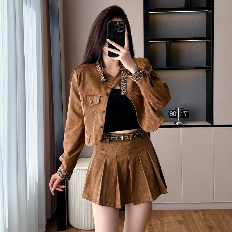 Suede Pleated Skirt Two-Piece Set with Leopard Print Splicing Autumn New - Image 2