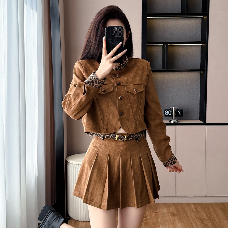 Suede Pleated Skirt Two-Piece Set with Leopard Print Splicing Autumn New - Image 3