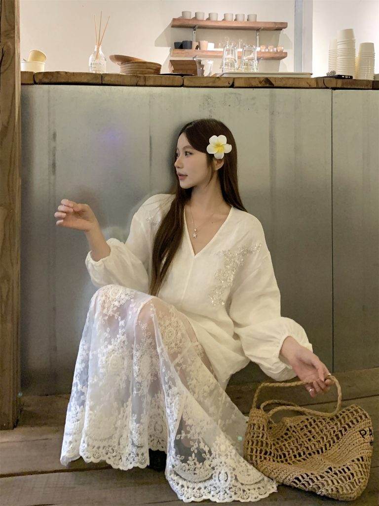 Sweet V-Neck Shirt and Lace Trim Skirt Two-Piece Set - Style 3b0ee4